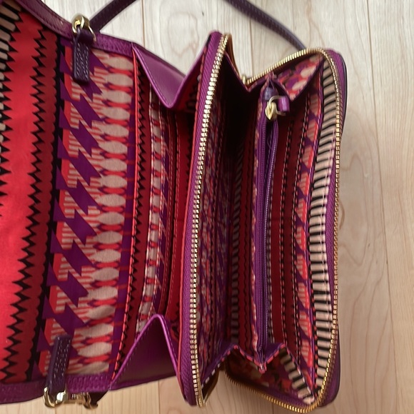 Vera Bradley crossbody - Picture 2 of 3